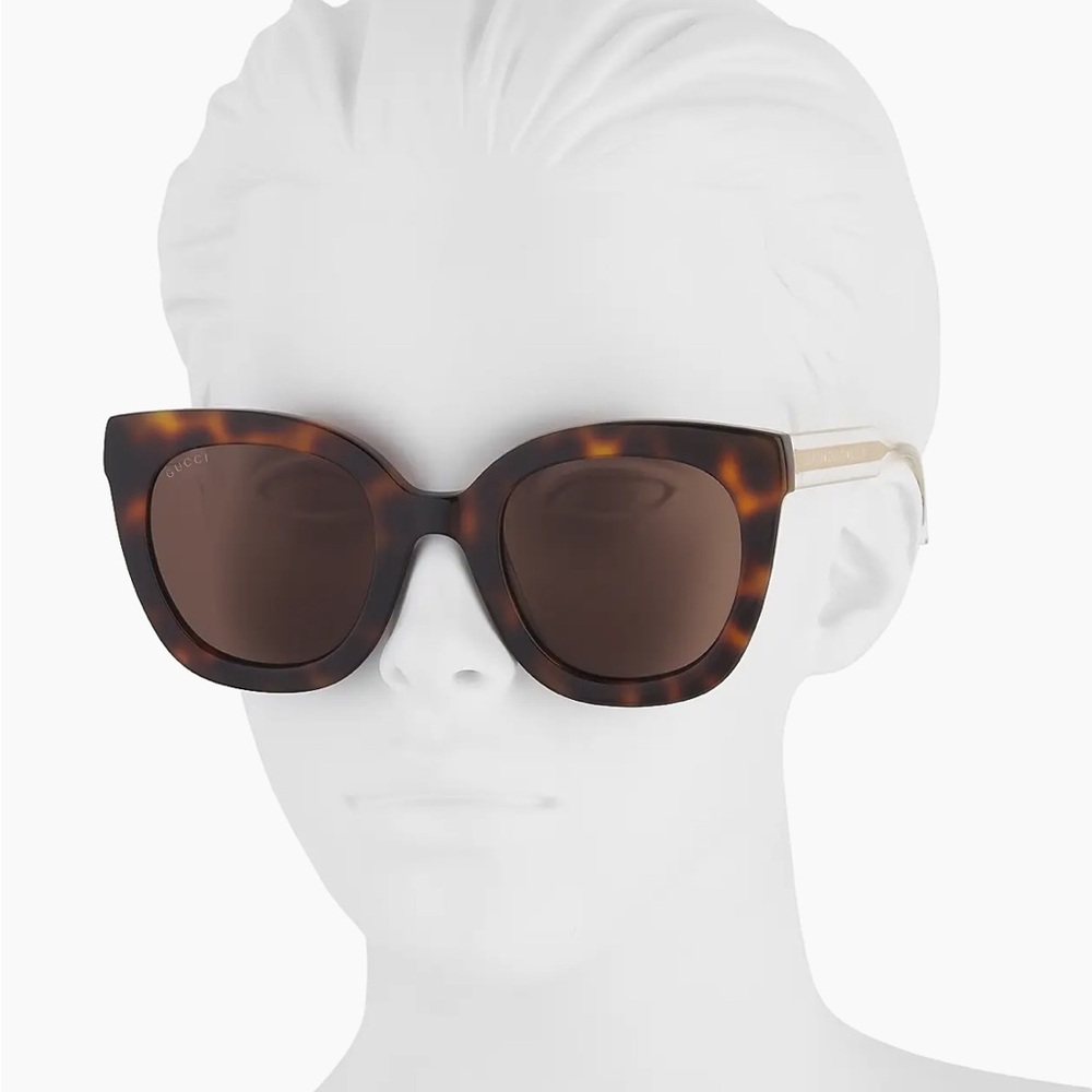 Gucci Women's Brown Tortoise Sunglasses - Cat Eye 51MM with case